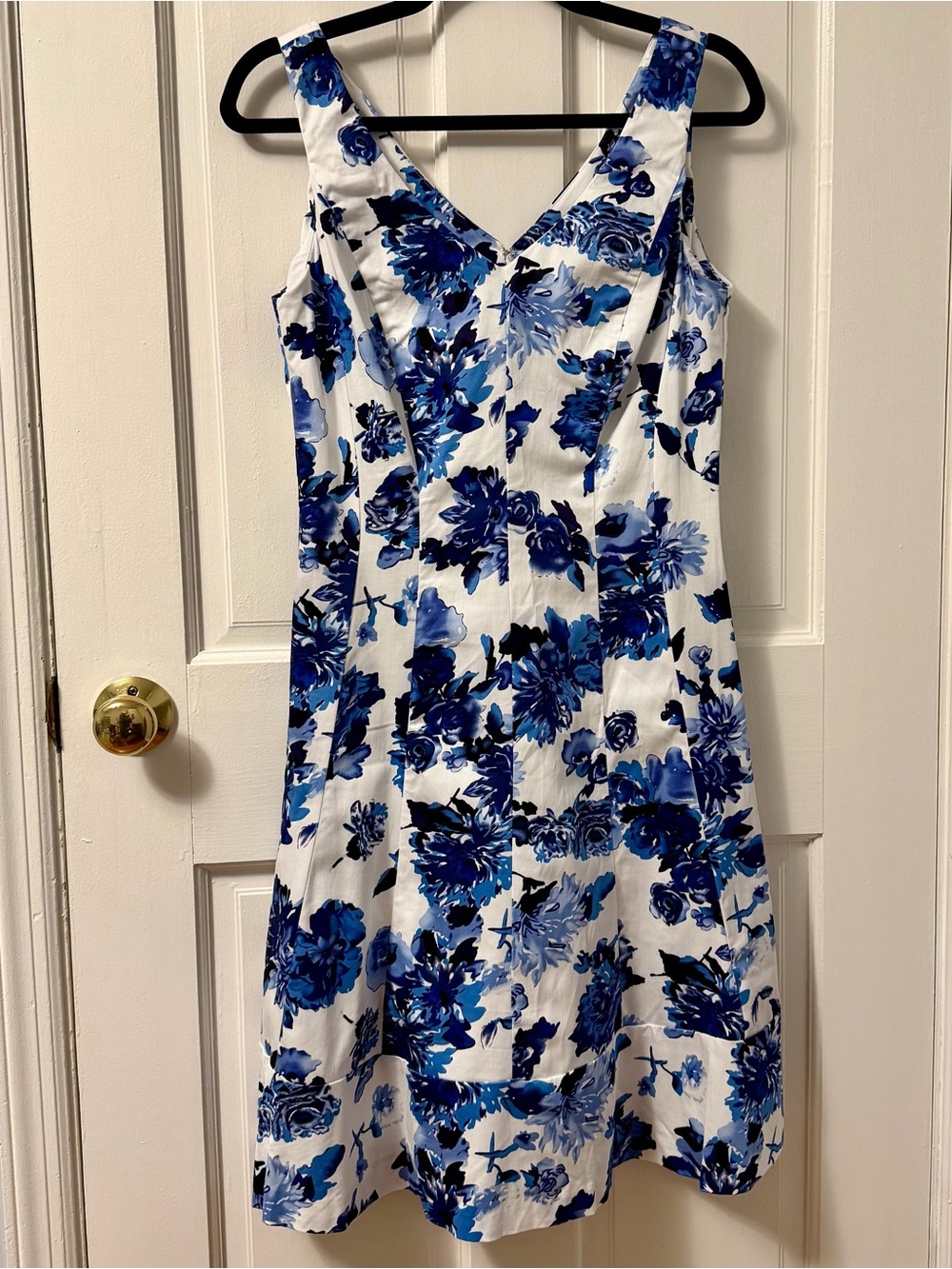 Chaps Women’s Blue and White Floral Cotton Fit and Flare Sleeveless Dress, 6
